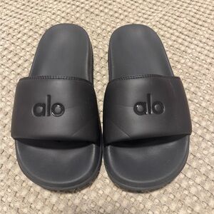 Alo women’s slides